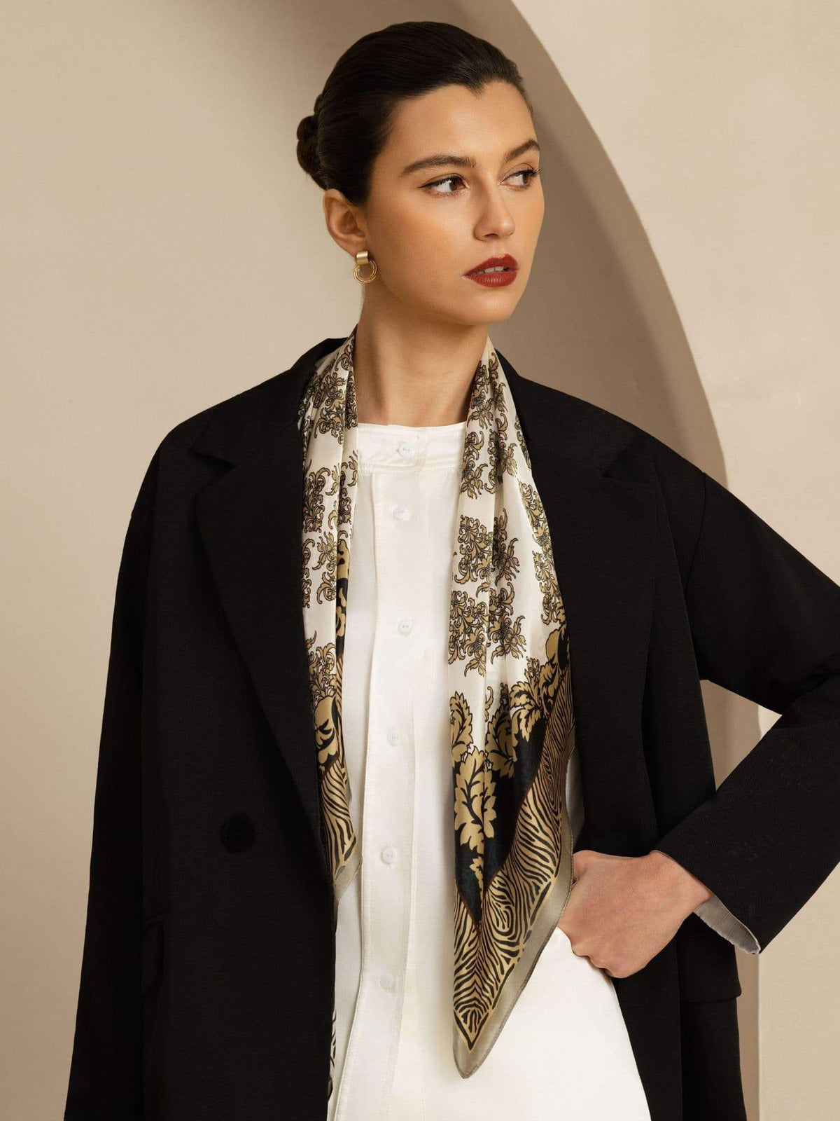 100% Mulberry Silk Vintage-Inspired Pattern Square Scarf - Size 90x90cm