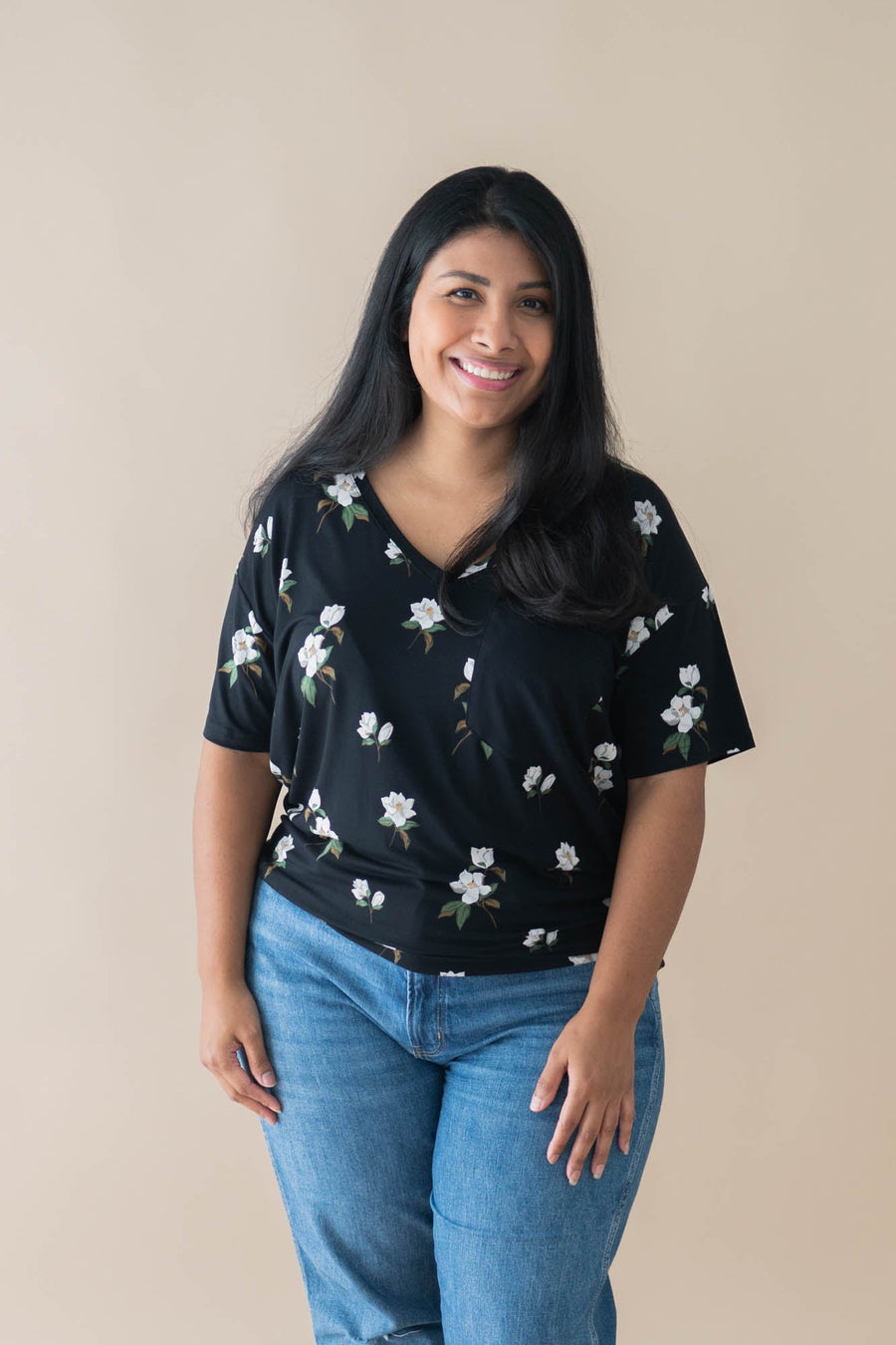 Women's Oversized V-Neck Tee in Big Midnight Magnolia