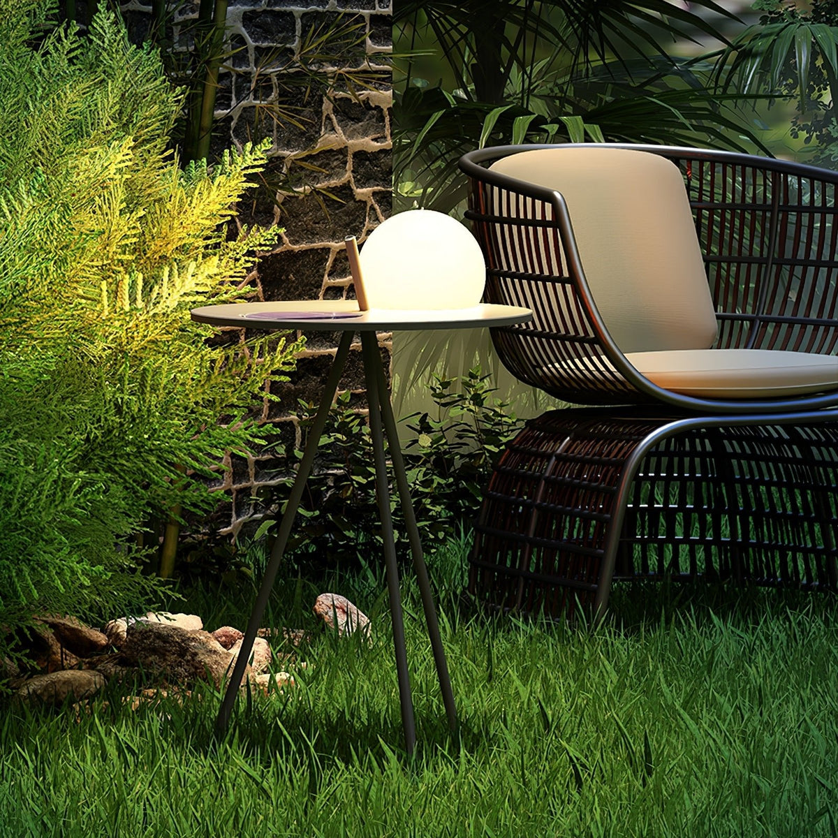 Soluna Tripod Outdoor Lamp