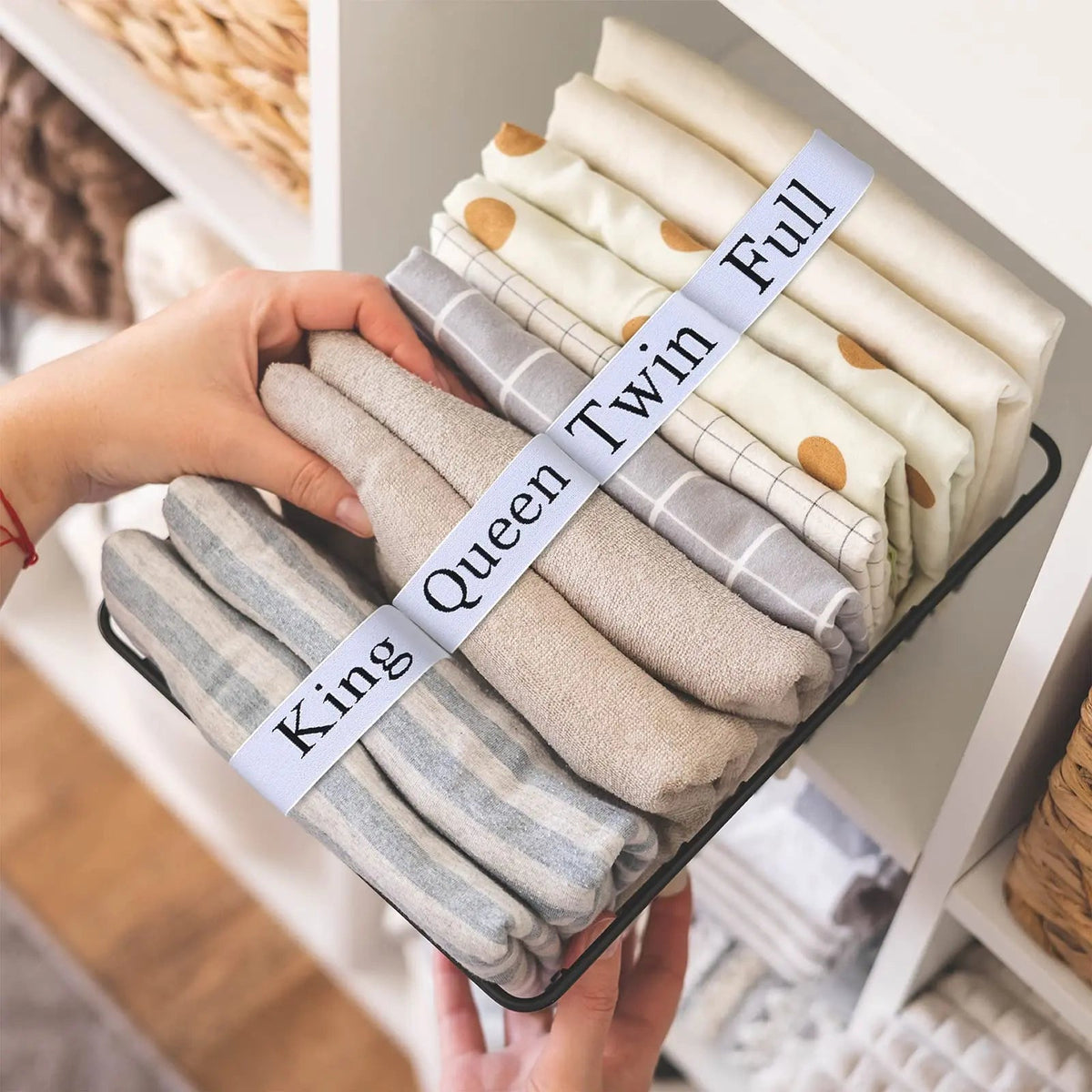 Sleepwyn Elastic Bed Sheet Organizer Bands with Size Labels (4pcs)