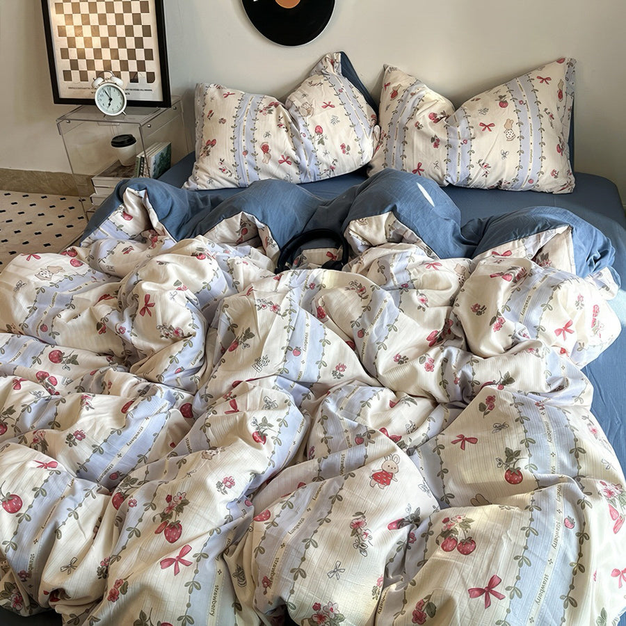 Vintage Strawberry Floral Bedding Set