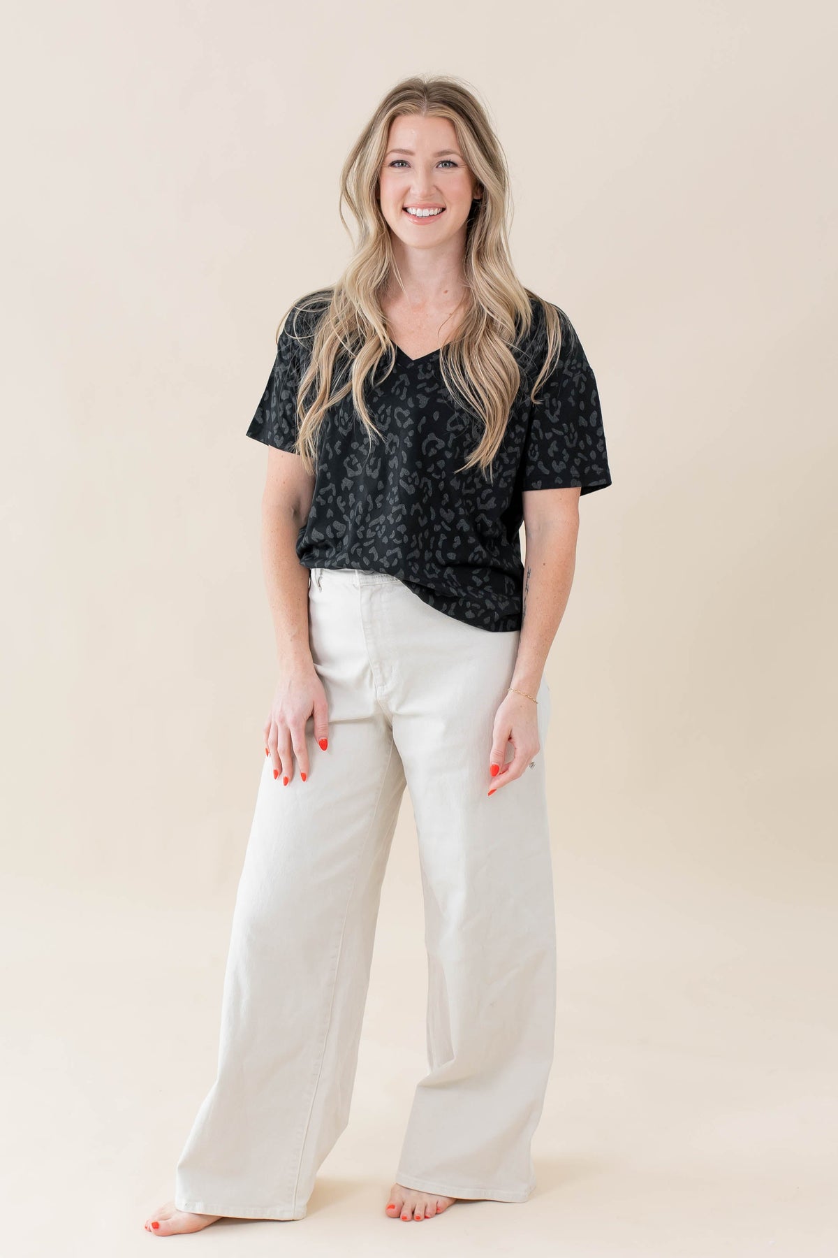 Women's Oversized V-Neck Tee in Midnight Leopard