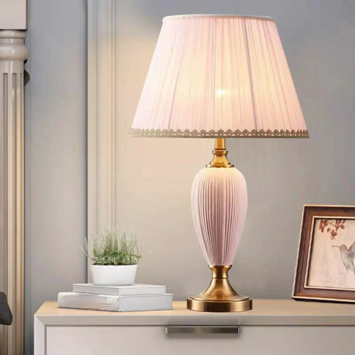 Elegant Romantic Pink Vase Base Table Lamp