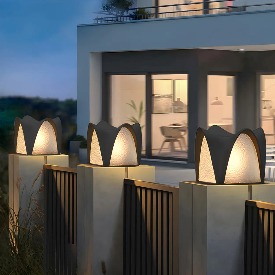 Unique Elegant Curved Metal Outdoor Solar Black Pillar Light