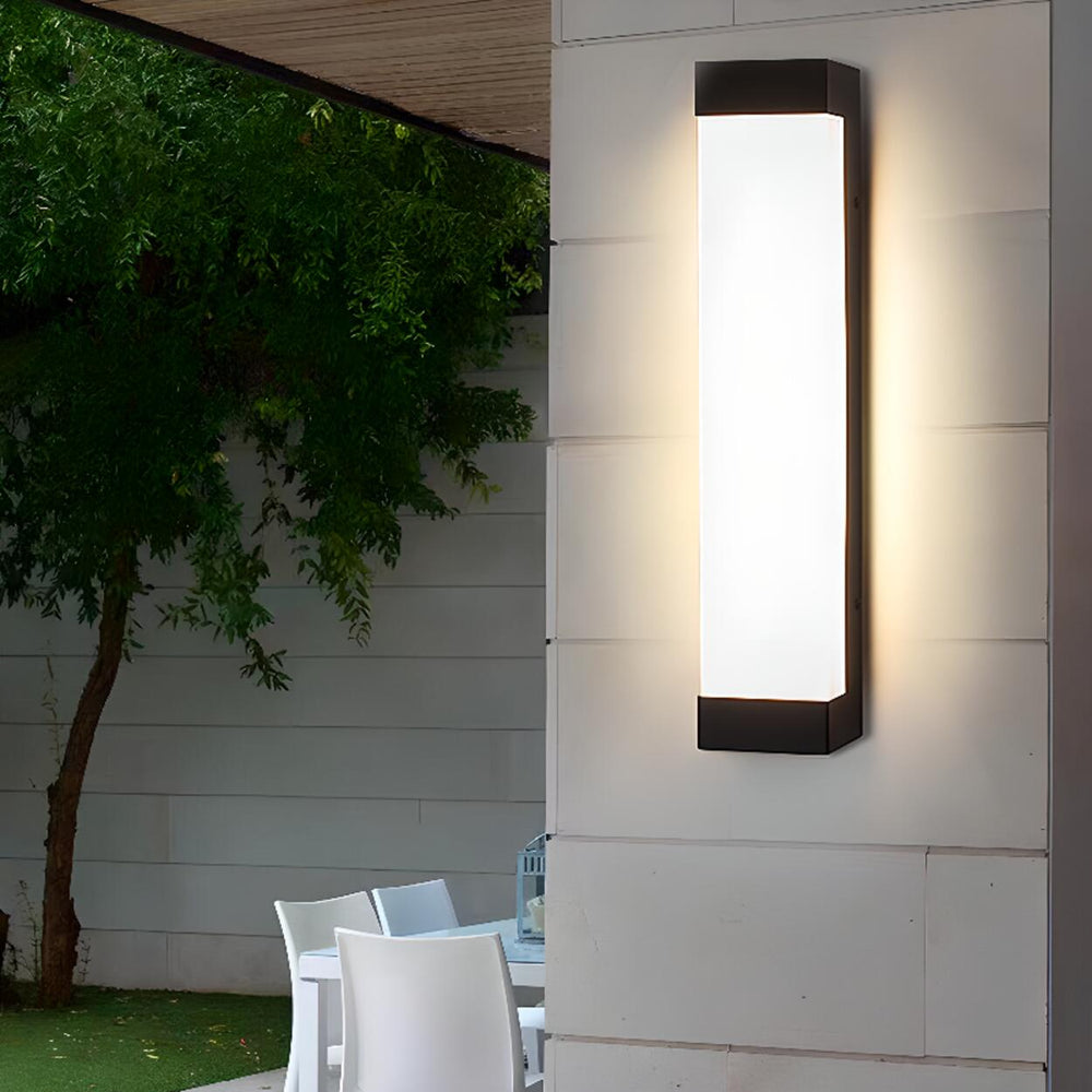 Waterproof Vertical Metal LED Outdoor Wall Sconce