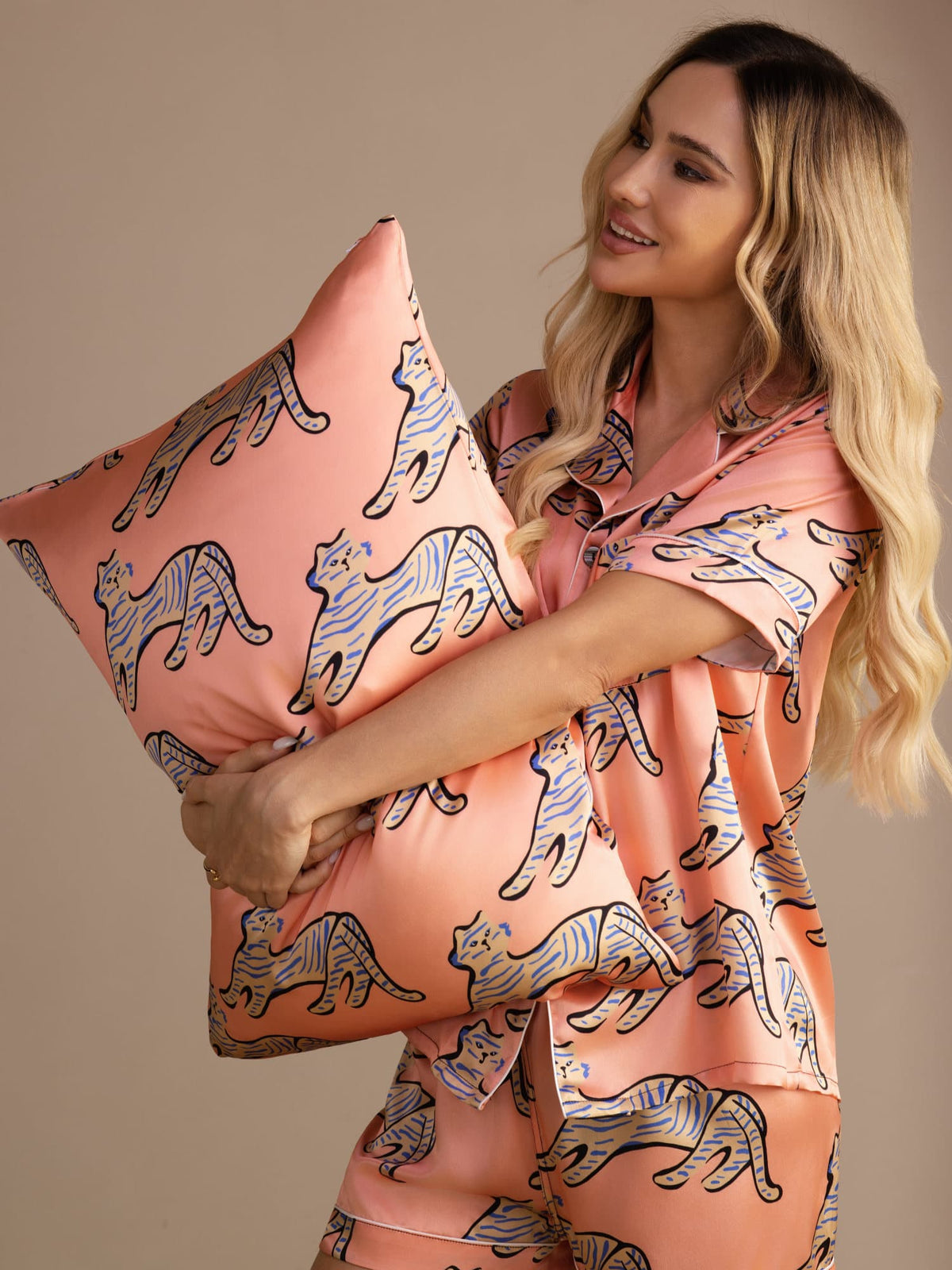 19 Momme Artistic Cat Printed 100% Mulberry Silk Pillowcase – Envelope Closure
