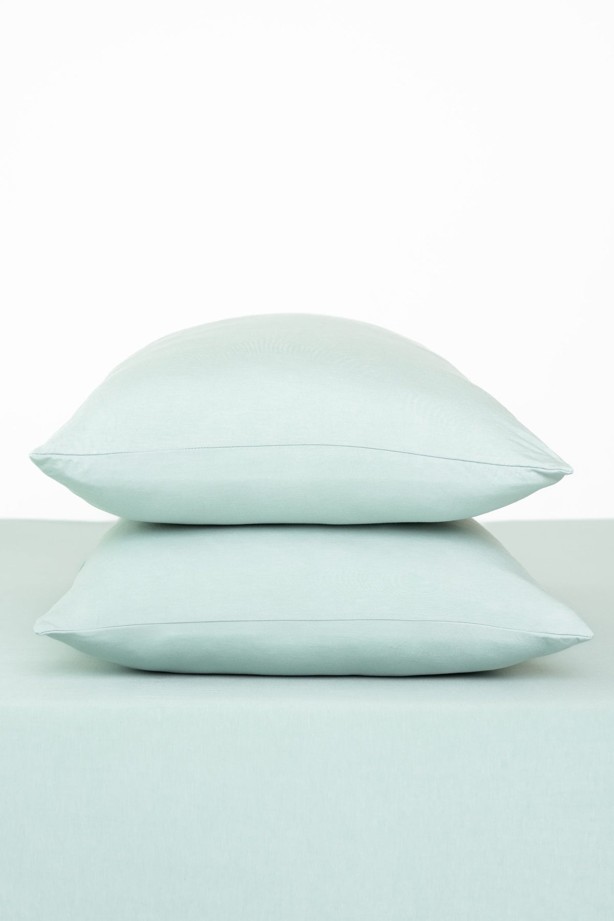 Fitted Sheet with Pillowcases in Sage
