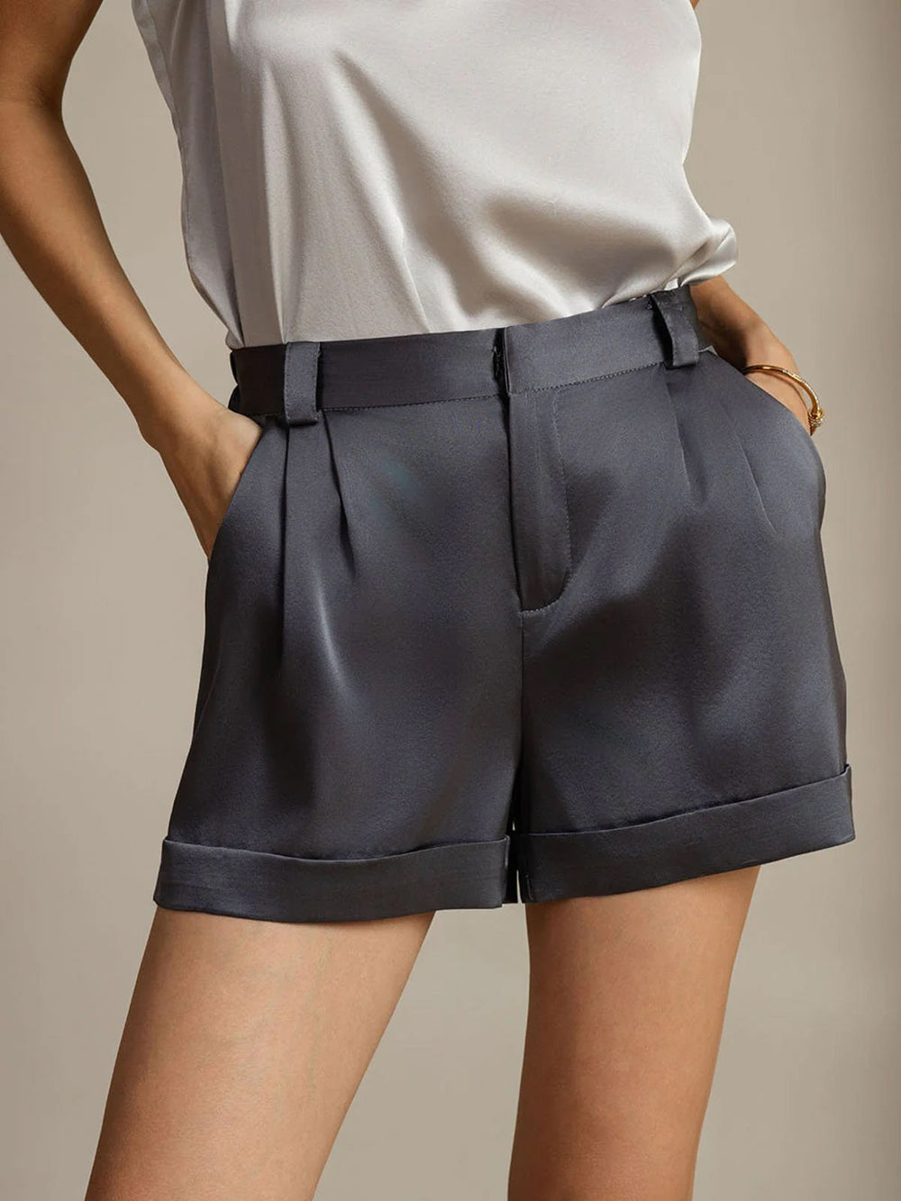 19Momme Silk Women's Cuffed Pleated Shorts With Side Pockets Design