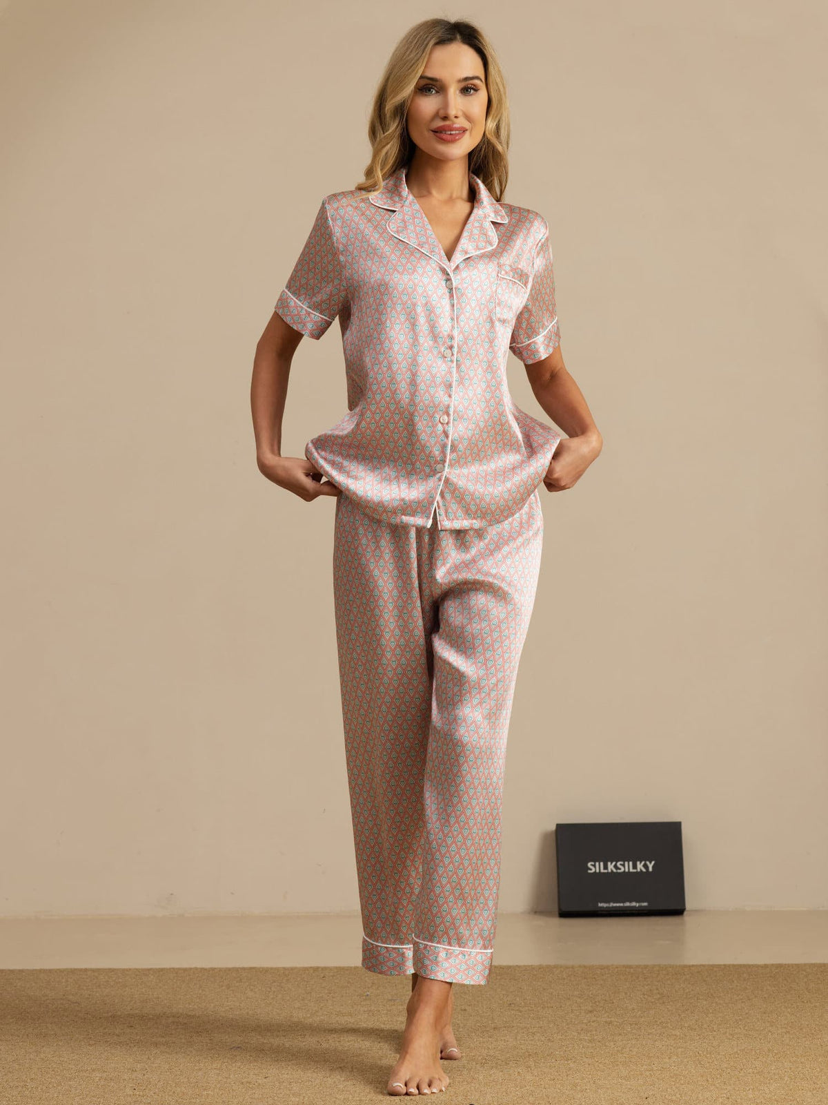 100% Mulberry Silk Geometric Print Short Sleeve Notch Collar Women's Pajamas Set With Pants