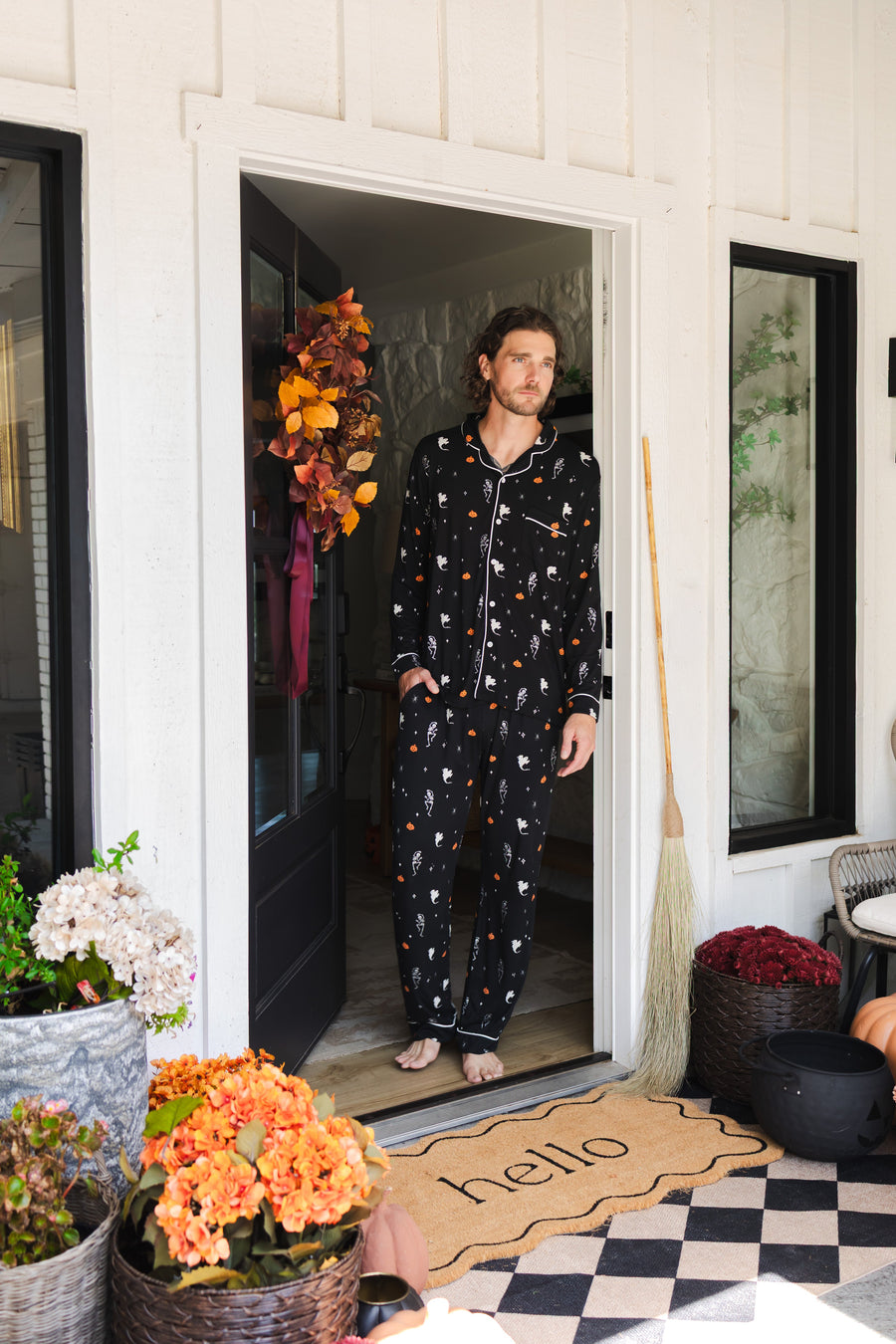 Men's Long Sleeve Pajama Set in Halloween Friends