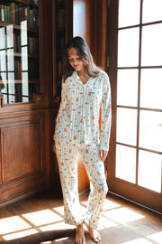 Long-Sleeved Women's Pajama Set in Honeydukes