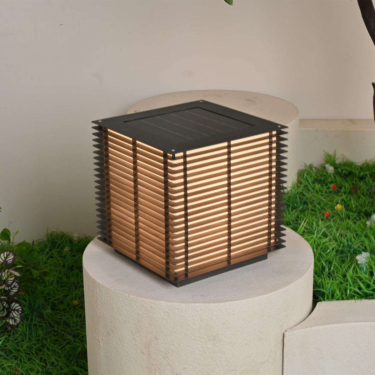 Solar Grid Outdoor Light
