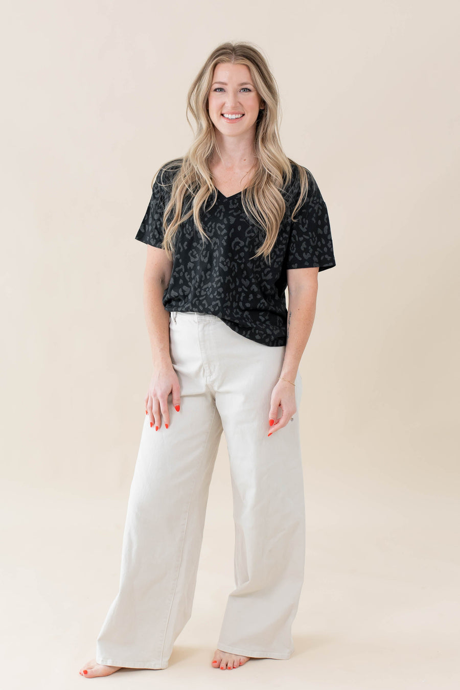 Women's Oversized V-Neck Tee in Midnight Leopard