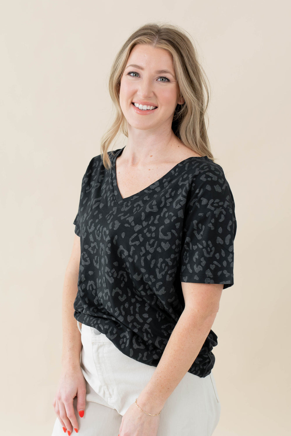 Women's Oversized V-Neck Tee in Midnight Leopard