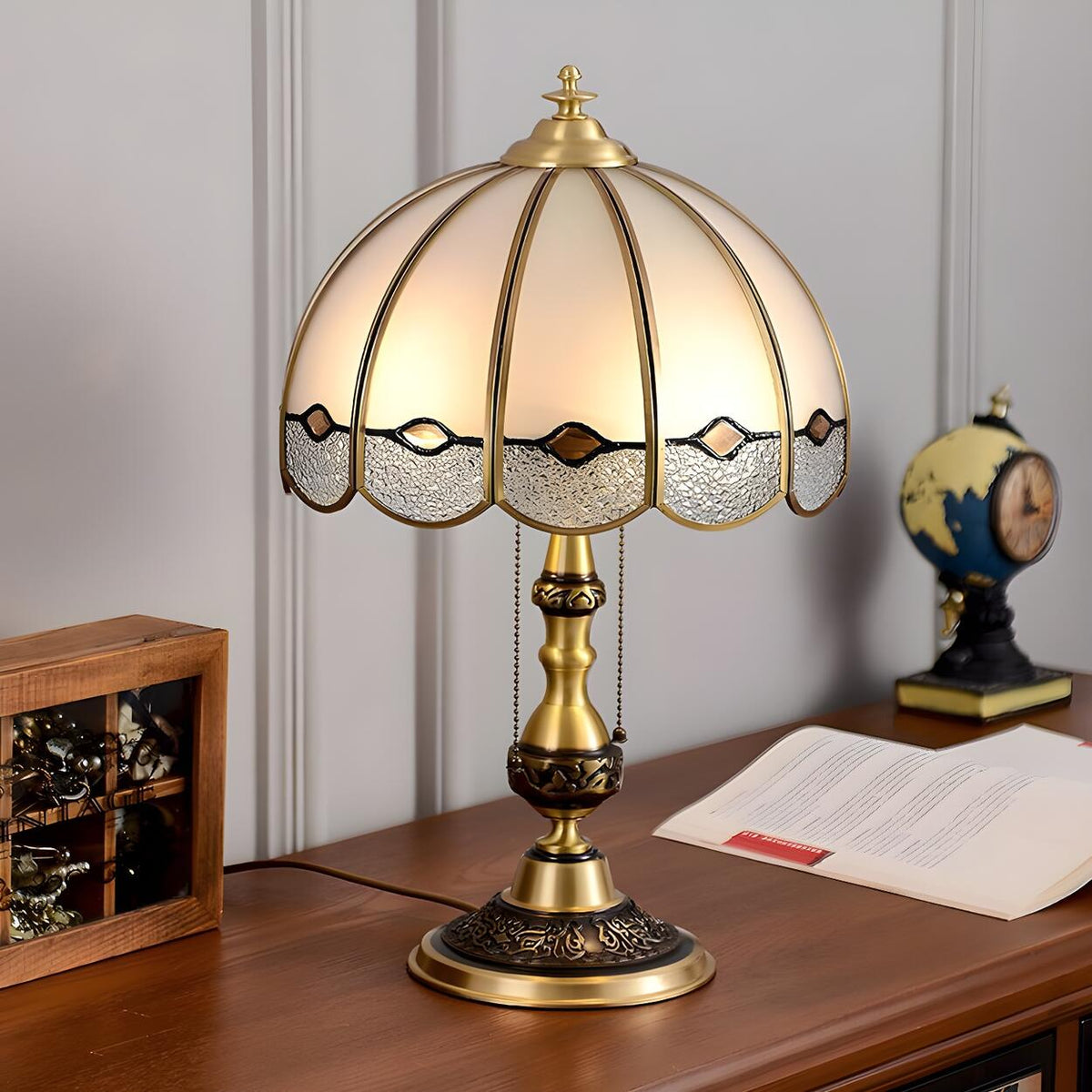 Classic Tiffany Golden Glass Dome Metal Table Lamp