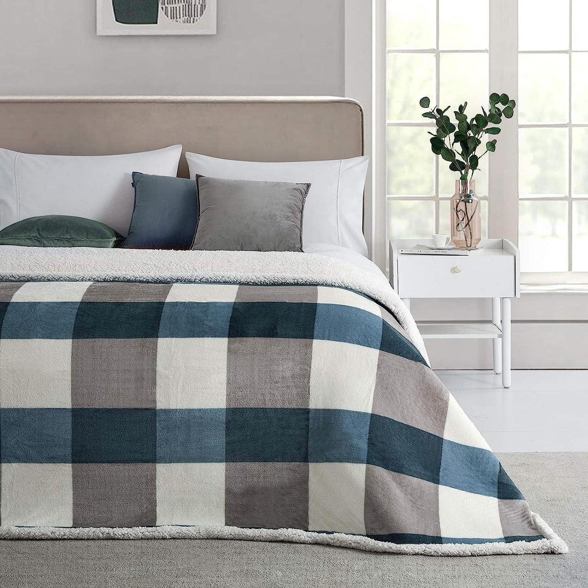 Sleepwyn Flannel Throw Blanket