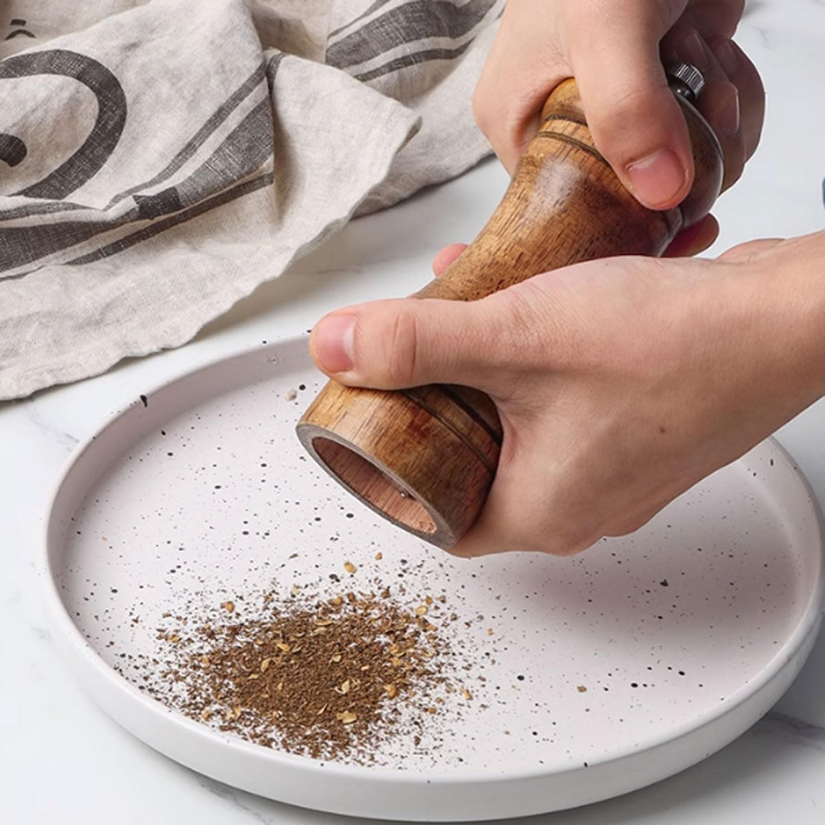 Sleepwyn Oak Pepper Grinder