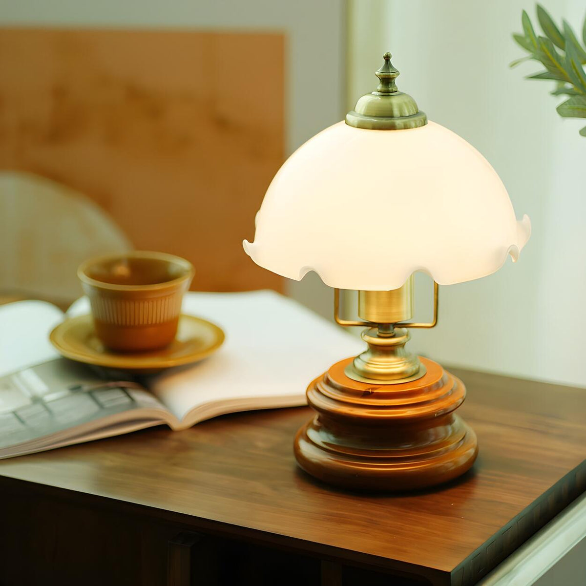 Modern Dome Flower Shade Metal Base Bedroom Table Lamp